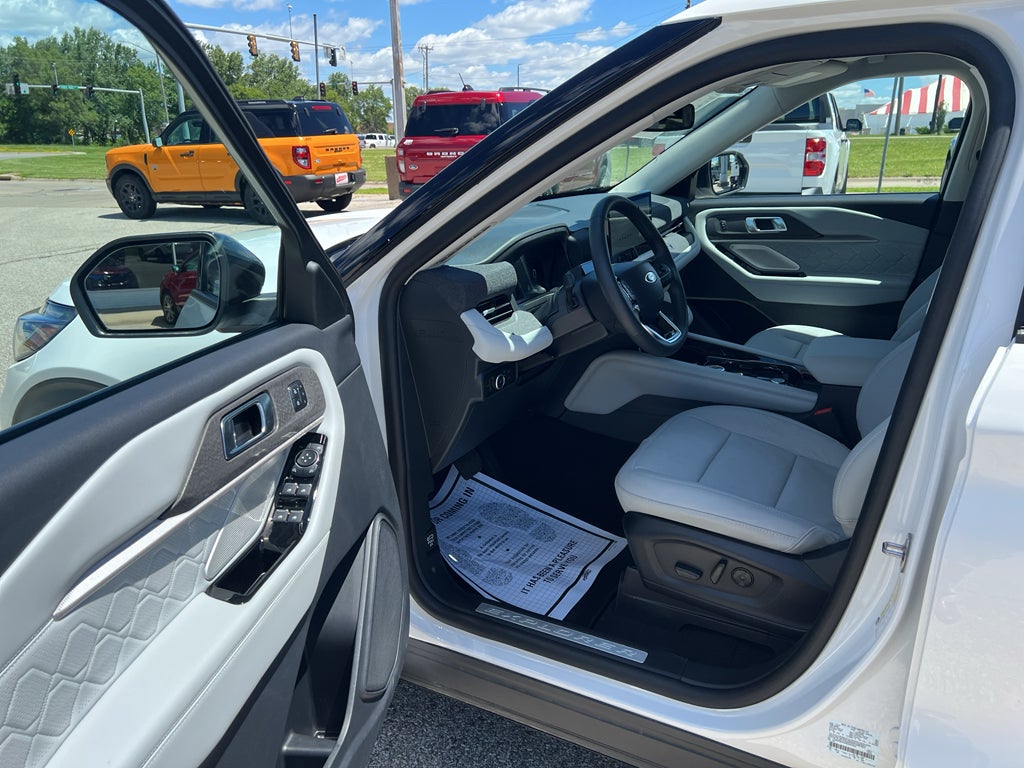 2025 Ford Explorer Platinum